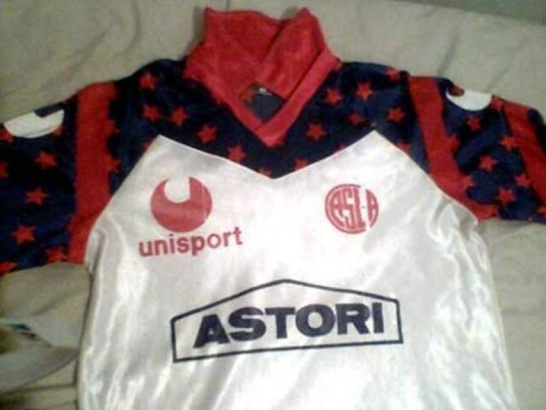 Camiseta del San lorenzo de Almagro de Argentina en la temporada 1980.