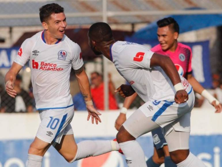 El volante argentino Matías Garrido celebró de esta manera su primer gol en un clásico ante Motagua.