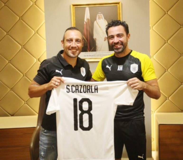 El centrocampista español Santi Cazorla confesó que Xavi Hernández tuvo 'un papel importante' en su decisión de fichar por el Al Sadd de Catar, club con el que fue presentado este jueves con el 'objetivo' de ganar títulos.<br/> <br/>'Es un gran honor estar con el club más grande de Catar. Xavi me ayudó mucho en mi decisión de venir a Catar, fue un modelo a seguir para mí cuando era jugador y seguro que me iba a dar un ejemplo como entrenador', dijo tras firmar su nuevo contrato.