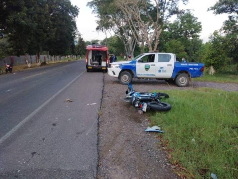 También en la carretera RN-21 que conduce hacia Santa Rita, Yoro, a la altura de la residencial Ponderosa, una patrulla de la Policía Nacional y una motocicleta impactaron.
