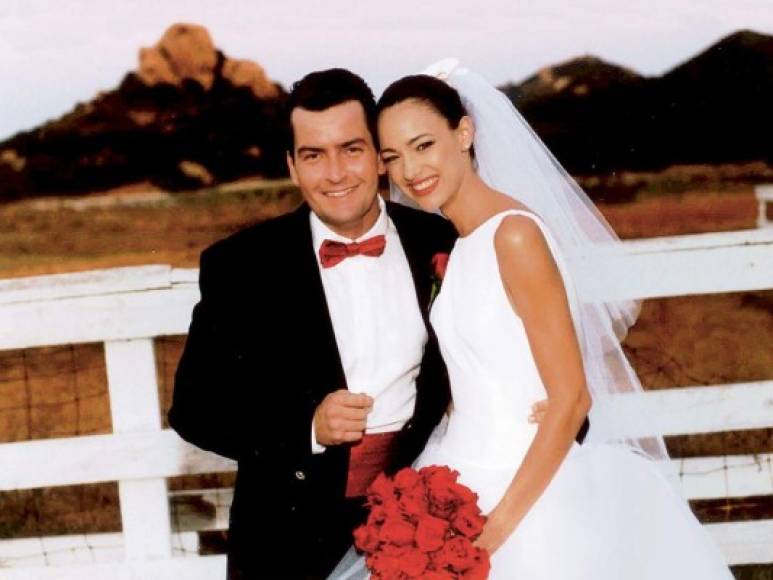 Charlie Sheen estuvo casado con Donna Peele de 1995 a 1996, en realidad fueron cinco meses de matrimonio.