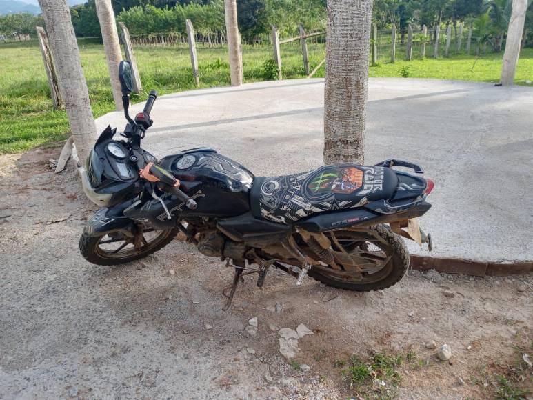 Por último, dos motocicletas fueron decomisadas por las autoridades que ejecutaron el operativo. 