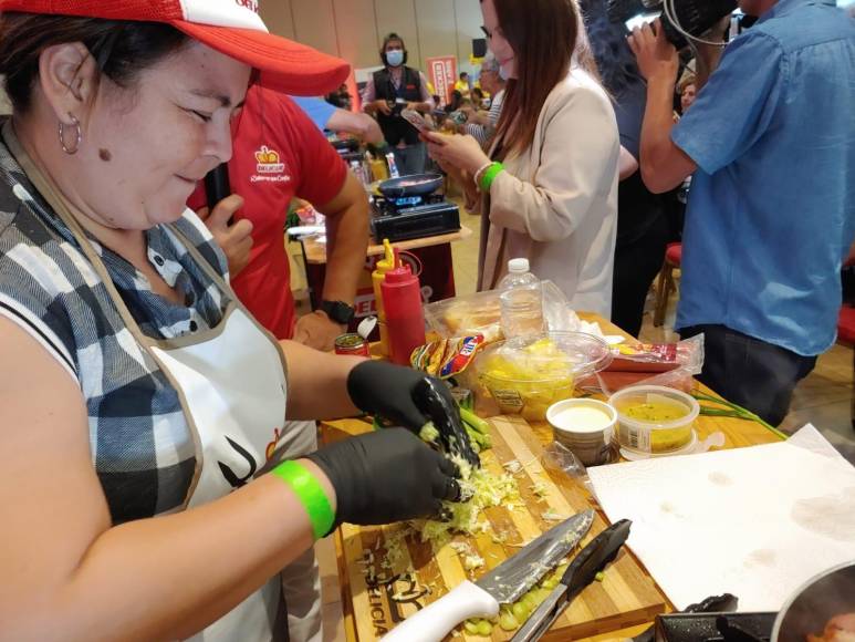 Un ambiente de diversión se vivió durante uno de los concursos de cocina que se realizó en la Expo Buen Provecho 2023. 