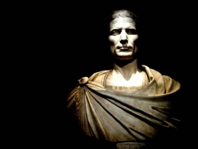 2. César Augusto: El primer emperador romano ejerció el control sobre un Estado que suponía entre el 25 y el 30% del PIB mundial. Historiadores afirman que su fortuna equivalía a unos 4,6 billones de dólares actuales. <br/>