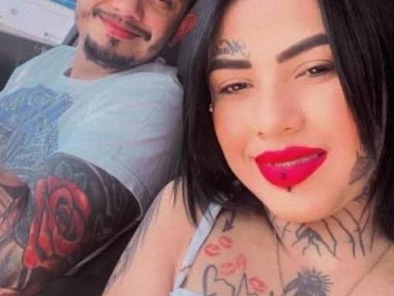 Los medios mexicanos aseguran que estaba casada con Iván Segura, quien también es parte del grupo aunque no se sabe si él es parte de los abatidos.