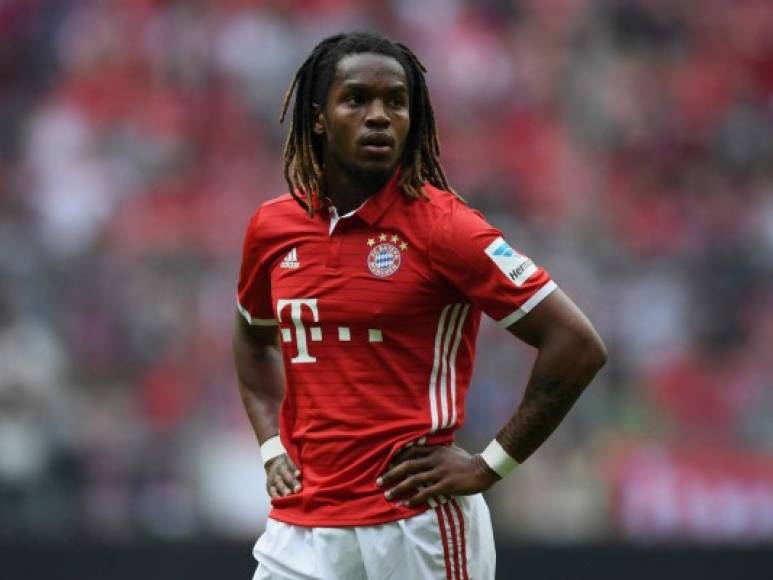 El entrenador del Bayern Múnich, Carlo Ancelotti, habló sobre el interés del AC Milan en el centrocampista portugués Renato Sanches: 'Por el momento está trabajando para nosotros, pero sí, estoy trabajando para que él también sea aficionado del Milán. Sobre su futuro no hay nada nuevo'