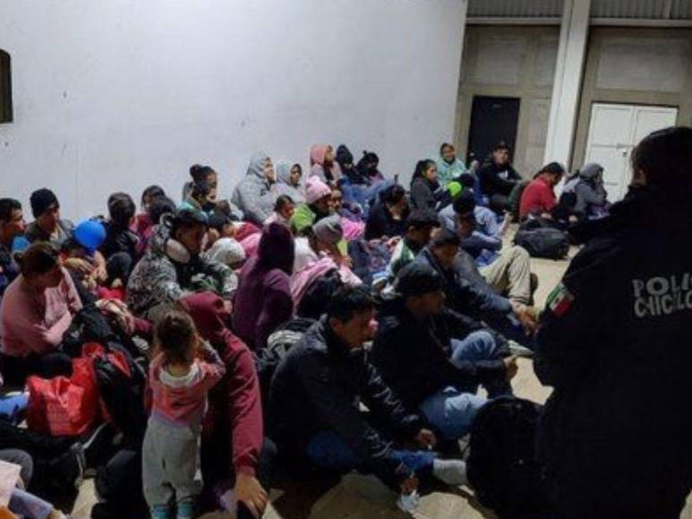 Ciento tres personas migrantes provenientes de Centroamérica fueron rescatados por elementos de la Policía Municipal de Chicoloapan, méxico. Entre ellos, varios hondureños y guatemaltecos.
