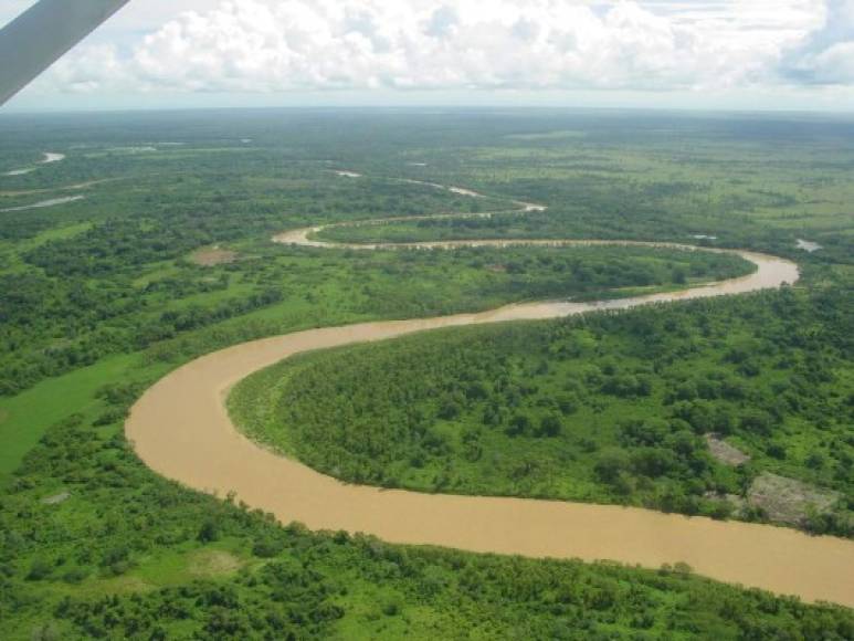 La inhóspita región del Patuca le provee a la cuenca fluvial la lejanía del hombre y la modernozación que lo afectaría.