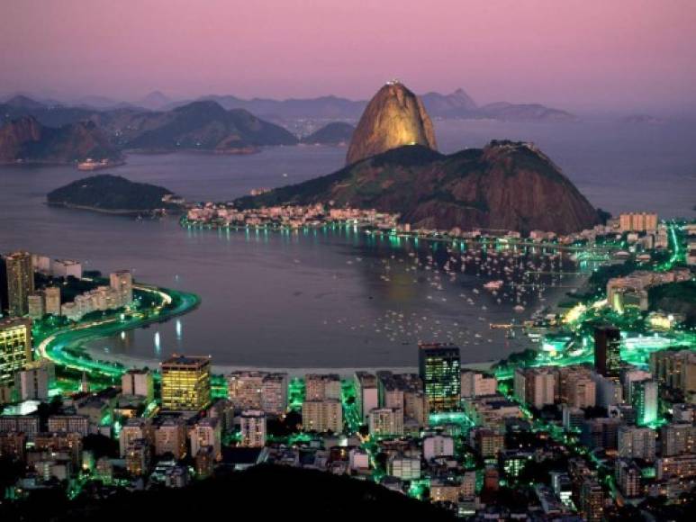 4. Río de Janeiro, Brasil, se ubica en la cuarta posición del ránking del costo mundial. El estudio tomó como referencia el precio medio de un kilo de pan, de una botella de vino, de una cajetilla de cigarros y de un litro de gasolina, entre otras cosas.