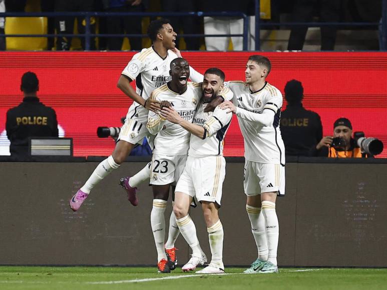 Jugadores del Real Madrid festejando el golazo de Ferland Mendy para el 2-1 ante Atlético.