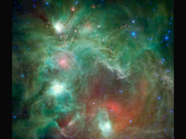 Nebulosa Cabeza de Mono.<br/><br/>En esta imagen infrarroja del telescopio Spitzer de la NASA de la región de formación estelar NGC 2174 o Nebulosa Cabeza de Mono, se observan decenas de estrellas jóvenes cubiertas por el polvo cósmico. Situada en la constelación de Orión a unos 6.400 años luz de distancia de la Tierra, algunas de sus nubes se asemejan a la cabeza de un mono en imágenes de luz visible (de ahí su apodo). <br/><br/>El polvo caliente brilla intensamente en longitudes de onda infrarrojas (la luz con una longitud de onda de 3.5 micrones se muestra en azul, con 8.0 micrones en verde, y 24 micrones en rojo). Las áreas de los bordes no observadas por Spitzer fueron cubiertas con datos de observaciones infrarrojas de la nave espacial Wide-field Infrared Survey Explorer (WISE) de la NASA.