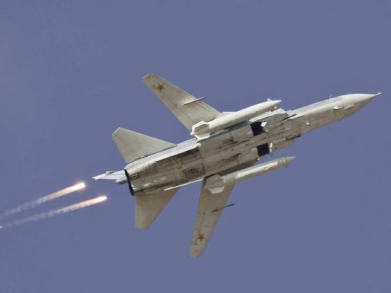 También se estima que en los primeros bombardeos participaron aviones Su-24 o 'Fencer', según la designación de la OTAN, un modelo que está operativo desde la década del 70 y que ya estaba en poder de la fuerza aérea siria.