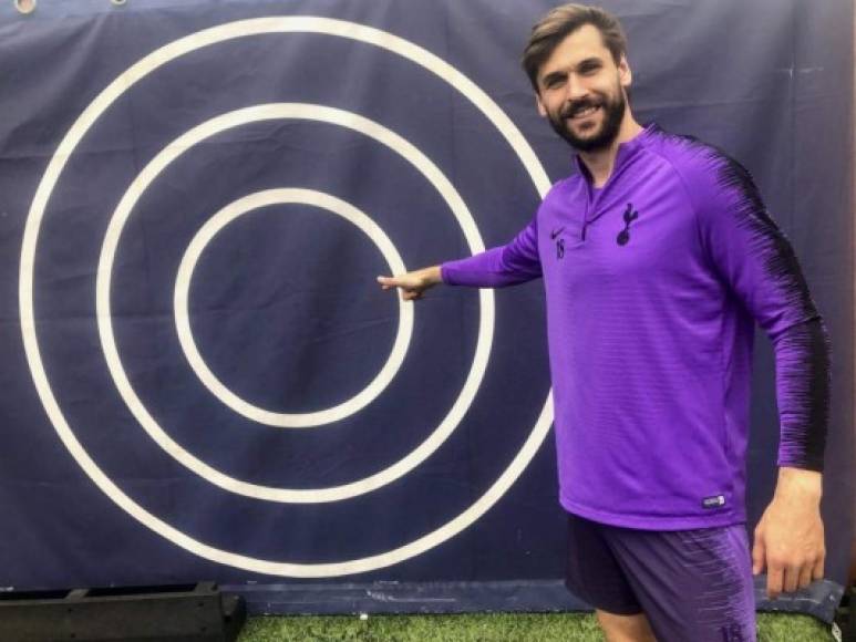 El futuro de Fernando Llorente estaría en la Serie A. El diario Sport asegura que el delantero español está muy cerca de firmar con el Napoli. El entrenador Carlo Ancelotti quiere reforzar el ataque y darle recambio a su equipo.