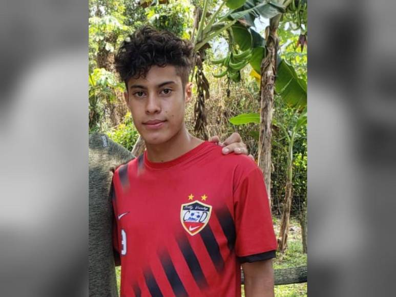 Consternación ha causado la muerte del joven Víctor Hernández, de 17 años de edad, quien se cayó de un camión cargado de bloques el lunes, mientras este iba en movimiento.