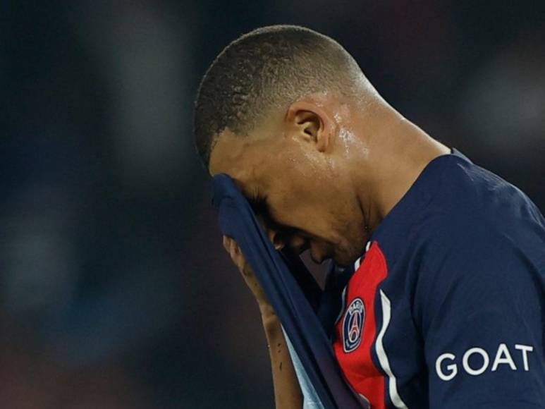 Mbappé terminó llorando tras la eliminación del PSG en la Liga de Campeones de Europa. 