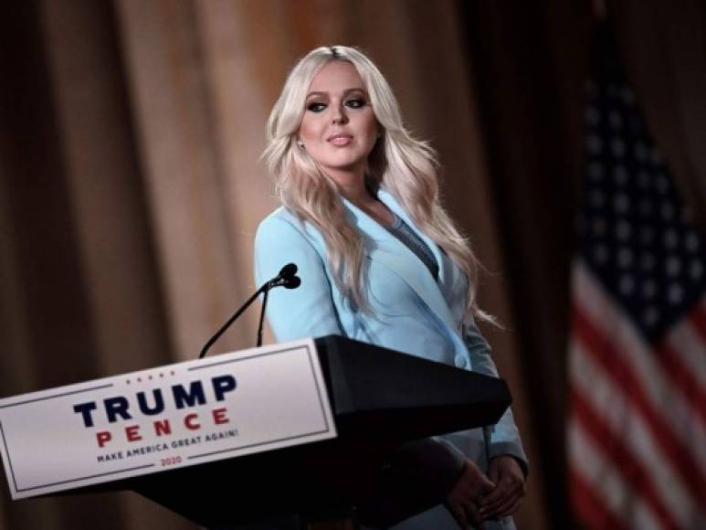 Tiffany Trump, la hija rebelde de Donald Trump, sostuvo una relación 'inapropiada' con uno de los agentes del Servicio Secreto durante la presidencia de su padre, reveló este martes la periodista del Washington Post, Carol Leonnig.