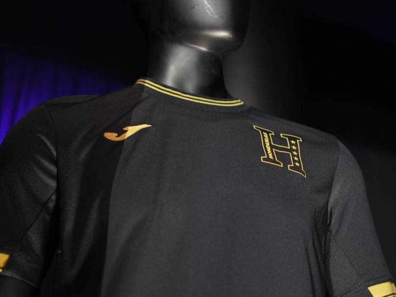 La camiseta negra es una edición especial que estará utilizando la Selección de Honduras.