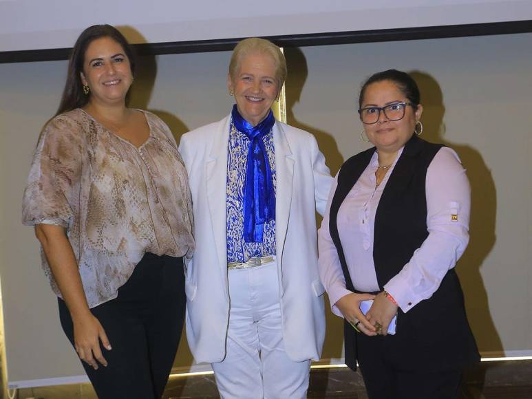 Joyce Faraj, Josefine Faraj y Marta Reyes