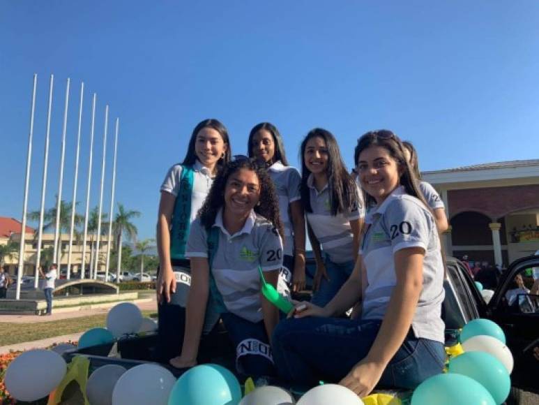 Jennifer Soriano, Dinorah Varela, Alma Barralaga, Abby Mejía y Paola Piura