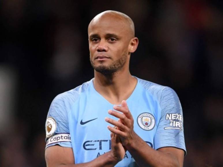 El Manchester City confía en que Vincent Kompany continúe un año más. El defensor belga, de 33 años, finaliza contrato el próximo 30 de junio. El pasado lunes Pep Guardiola aseguraba que hablaría con el central una vez concluya la temporada. Según publica el diario Times, el club está confiado en que Kompany prolongará su contrato un año más.