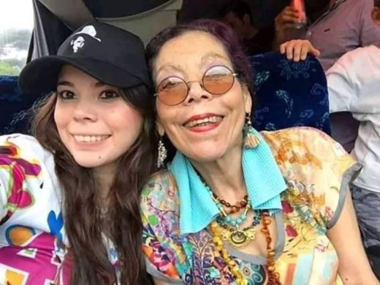 Camila es la hija menor del presidente y de la vicepresidenta Rosario Murillo y se desempeña como la coordinadora de la Comisión Nacional de Economía Creativa de Nicaragua.