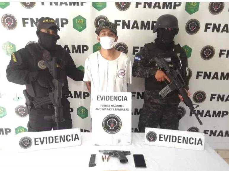 Joseph David Maldonado Ponce, de 21 años, cuando había sido capturado por la Fuerza Nacional AntiMaras y Pandillas el 26 de marzo del 2021.