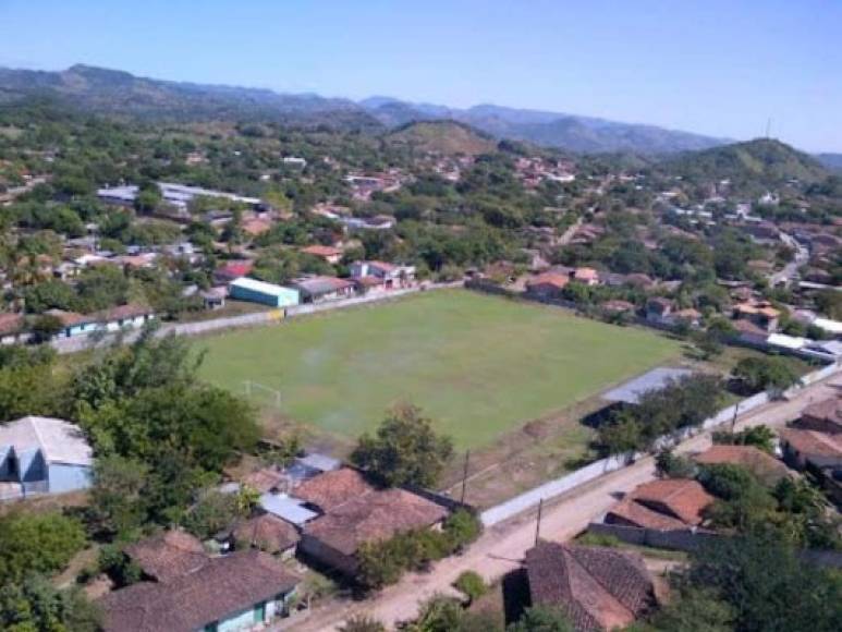 Bonita imagen de la cancha en Langue, Valle.