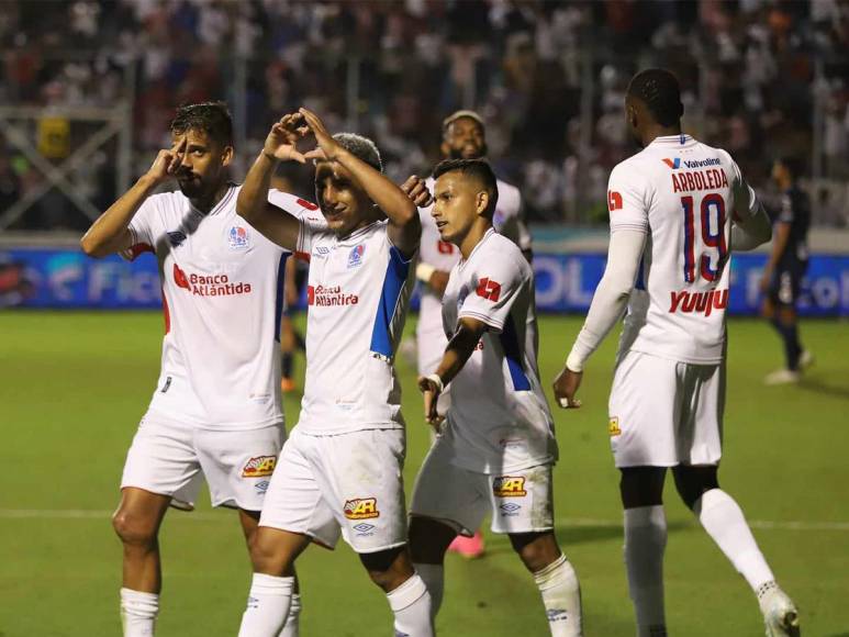 Olimpia se dio un festín en el estadio Nacional Chelato Uclés tras golear 3-0 al Motagua e inmediatamente las redes sociales explotaron.