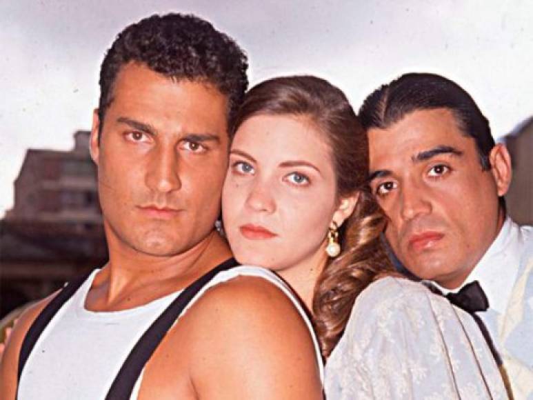 Cabe destacar que 'Pasión de Gavilanes' es una adaptación de la telenovela colombiana 'Las aguas mansas', producida en el año 1994, y del mismo escritor.