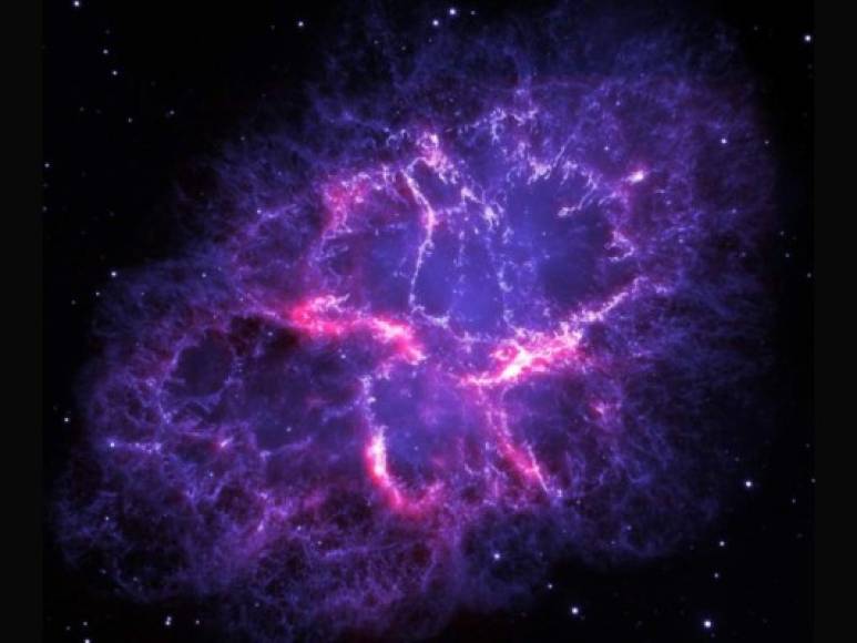 Nebulosa del Cangrejo.<br/><br/>Esta imagen muestra una vista compuesta de la nebulosa del Cangrejo, un remanente icónico de la supernova en nuestra galaxia, la Vía láctea, según observaciones del telescopio Herschel y el telescopio espacial de Hubble. <br/><br/>Esta nebulosa se encuentra a 6.523 años luz de distancia de la Tierra y conforma el resto de una supernova que pudieron contemplar en el cielo durante 22 meses. Así, fue observada y documentada por astrónomos chinos y árabes el 4 de julio de 1054.
