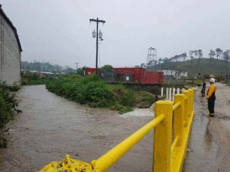 La vaguada a nivel de superficie que se extiende hasta el Pacífico sur de Honduras a raíz de la tormenta Cindy ha afectado a decenas de familias. Ayer, las cifras aumentaron y la Comisión Permanente de Contigencias (Copeco) registró 149 familias afectadas, lo que eleva la cifra de damnificados a más de 600 hondureños.