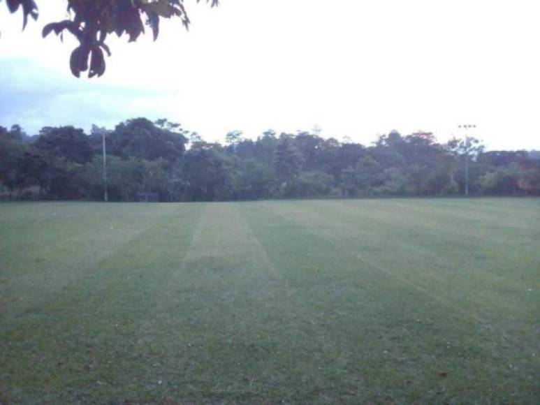 Una cancha de grama natural que se encuentra en la aldea Corredores, Quimistán, Santa Bárbara.