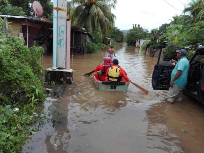 Según reporta La Prensa de Panamá unas 150 casas se vieron afectadas por las inundaciones.<br/>(Foto vía @JoseChachon18)<br/>