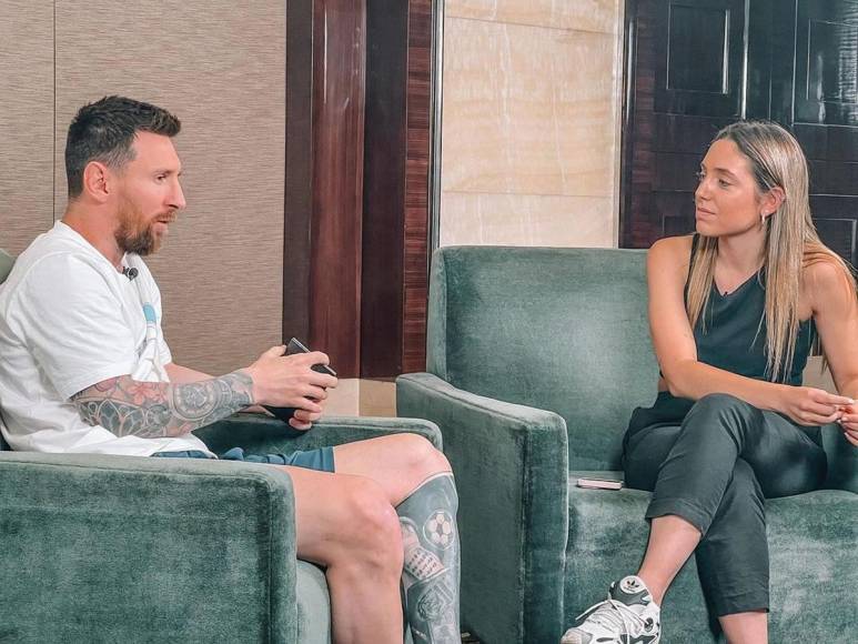Sofi Martínez ya ha tenido el placer de entrevistar a Leo Messi en varias ocasiones. Esta fue después de consguir el título mundial.