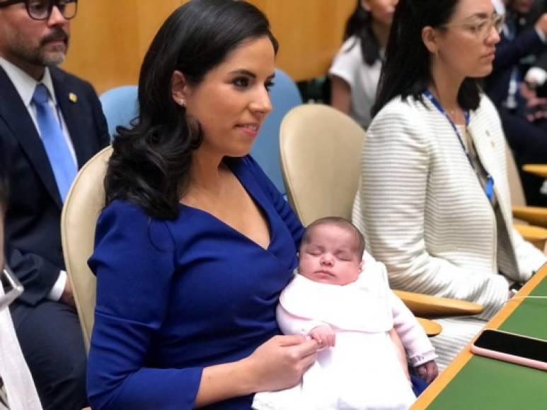 Layla Bukele, hija del presidente de El Salvador Nayib Bukele, se ha robado la atención en la Asamblea General de la ONU, en la que su padre hizo su debut este jueves.