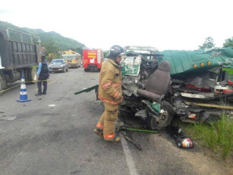 Los accidentes en la carreteras, donde el exceso de velocidad combinado con la imprudencia, resultan en tragedias, se sucedieron este sábado.