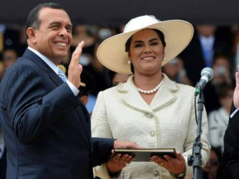 En la imagen, Porfirio Lobo Sosa y su esposa Rosa Elena de Lobo lucen felices; esta fotografía fue cuando él fue presidente de la república y ella primera dama de Honduras.
