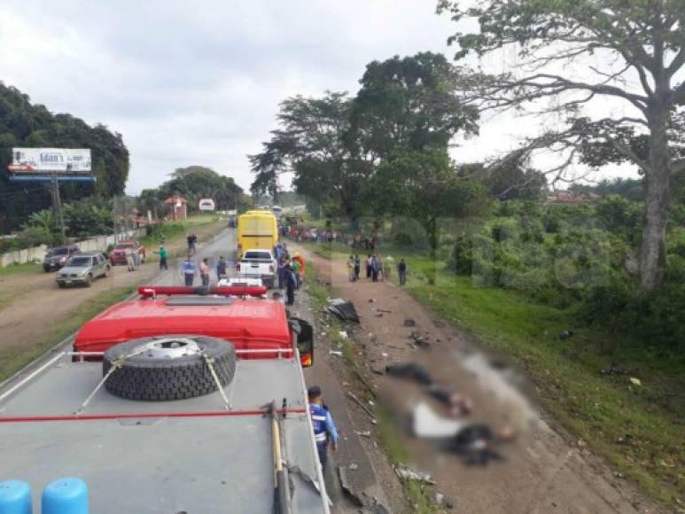 Las víctimas chocaron contra un bus de la empresa de transportes Mirna.