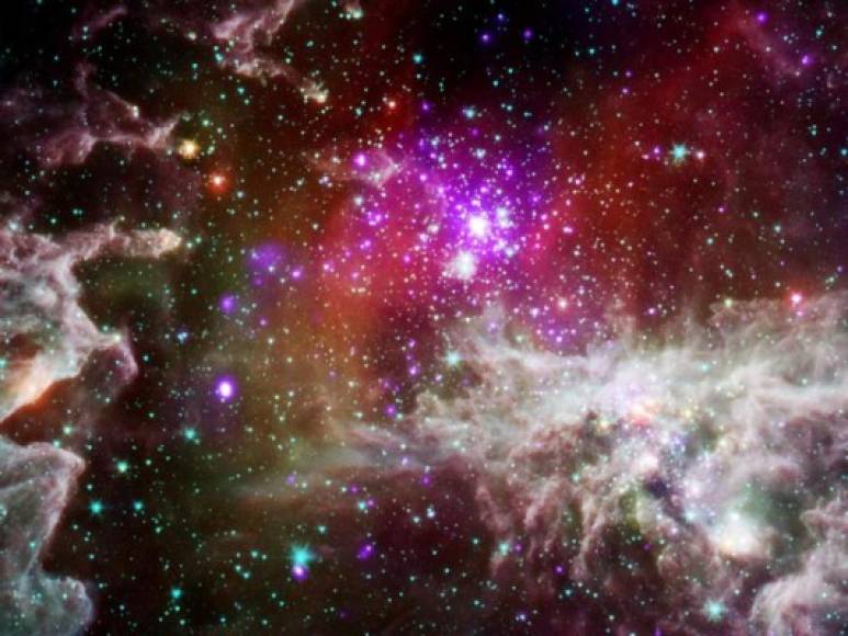 Nebulosa Pac-Man.<br/><br/>De forma no oficial, el cúmulo estelar NGC 28, es conocido como la nebulosa Pac-Man. <br/>La imagen que contemplamos contiene datos de rayos X del observatorio Chandra en color púrpura, con observaciones infrarrojas del telescopio Spitzer, en rojo, verde, azul. <br/>Se encuentra en la constelación de Casiopea.