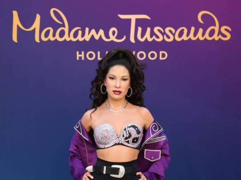 Selena, la que fuera 'reina de la música tejana', recibió un homenaje de Hollywood el pasado mes de agosto al desvelarse su figura de cera en el museo Madame Tussauds.<br/><br/>