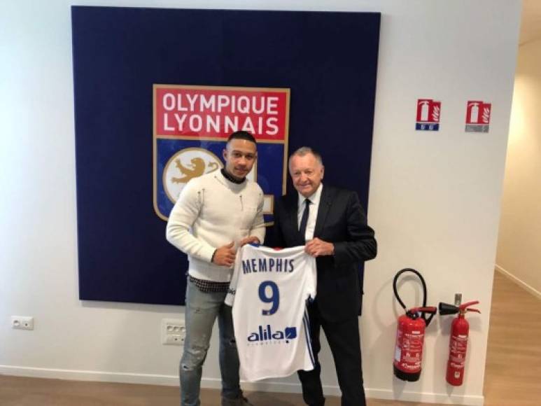 Memphis Depay es nuevo jugador del Olympique de Lyon. La operación se ha cerrado por una cifra cercana a los 17,5 millones de euros. El Manchester United recupera así más de la mitad del dinero que invirtió en el extremo.