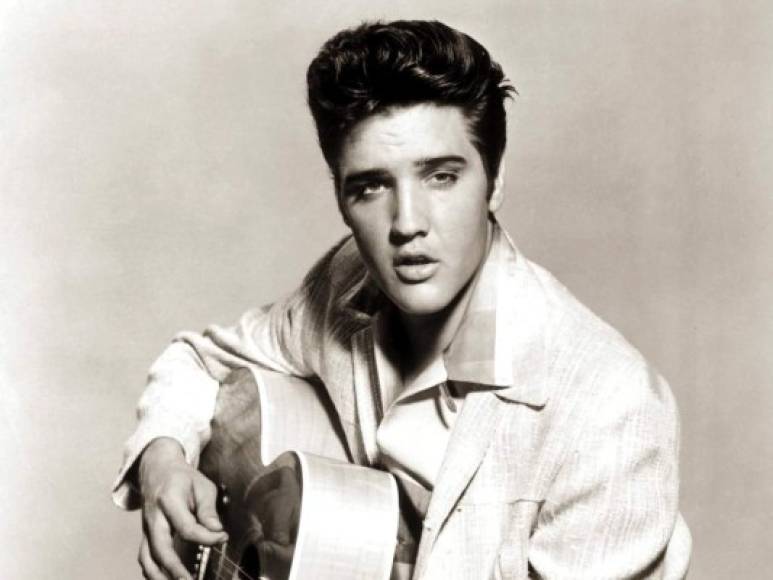"Elvis Aaron Presley​ fue un cantante y actor estadounidense considerado de los más populares del siglo XX."