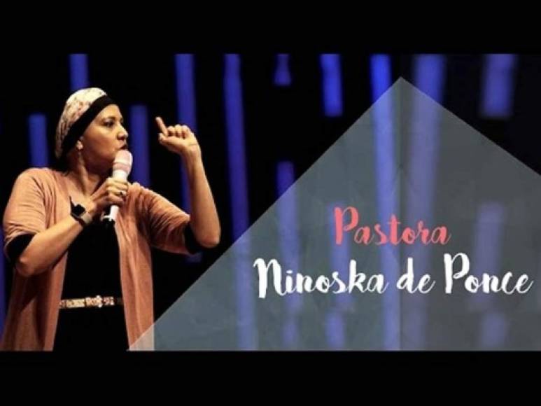 La pastora Ninoska De Ponce durante sus prédicas en la Iglesia Ebenezer. Foto YouTube.com