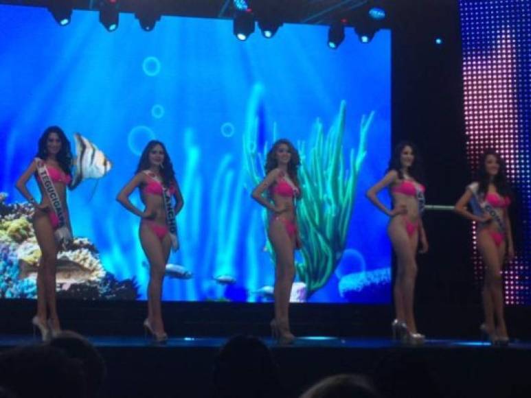 Las señoritas Tegucigalpa, Comayagua, Danlí, Olancho y Valle en el certamen Miss ‪Honduras‬ Mundo 2015.