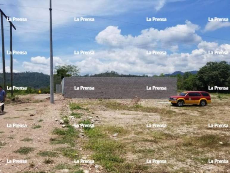 Los hombres que se encontraron en la construcción del supuesto túnel argumentaron que están buscando oro en la zona.