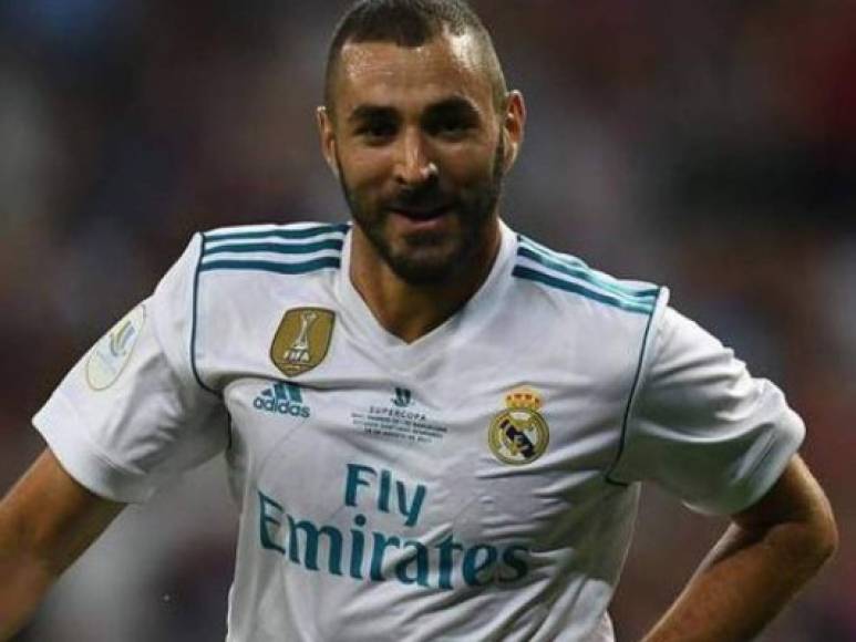 Benzema: Medios italianos y españoles informaron que el delantero galo le había dado el 'sí, quiero' al AC Milan , con lo que decidía su salida del Real Madrid, pero la noticia fue desmentida de manera tajante por el atacante. 'Usted debe cambiar de negocio, no mienta', le dijo al periodista Gianluca Di Marzio de Sky Sports.