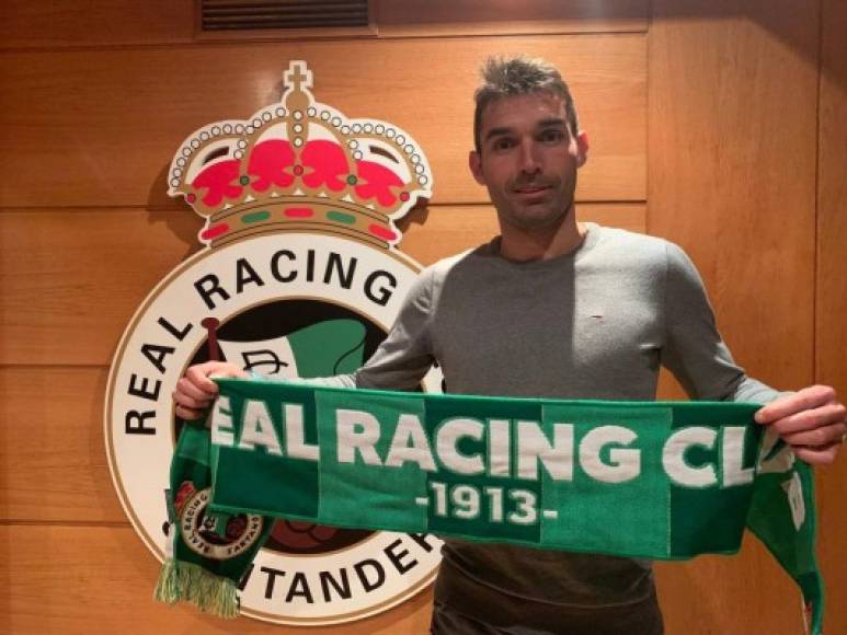 El Racing Santander de España ha fichado al delantero David Barral. Llega como agente libre y firma hasta final de temporada.