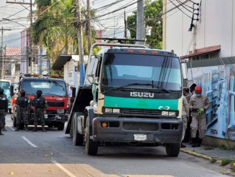 Un hombre murió este viernes en San Pedro Sula, tras que le cayese un vehículo que estaba siendo remolcado por una grúa. La víctima recibió sobre su cuerpo el peso completo de un vehículo tipo pick-up, en el barrio Guamilito, céntrico sector de la ciudad.