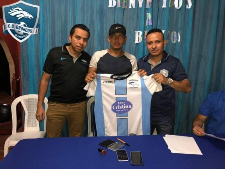 Ángel Velasquez: El delantero ha sido anunciado como nuevo fichaje del club Deportivo Broncos de Choluteca de la Liga de Ascenso, llega procedente del Real de Minas.