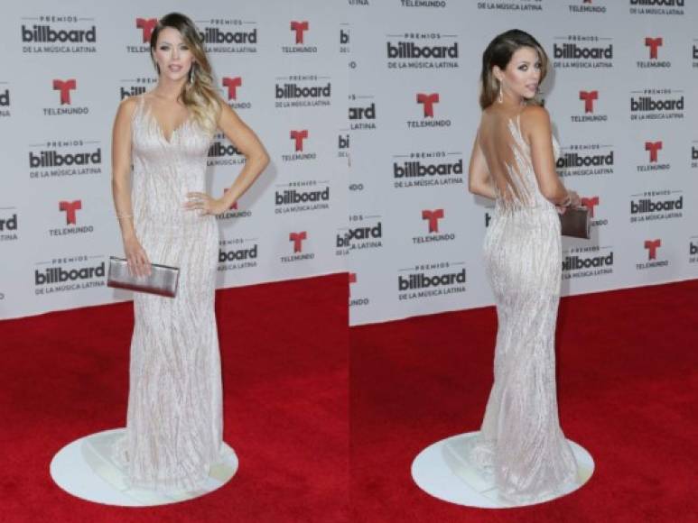 La actriz colombiana Ximena Duque llegó brillando a la alfombra roja de los Billboard 2016. Esta vez sin su ex Carlos Ponce.